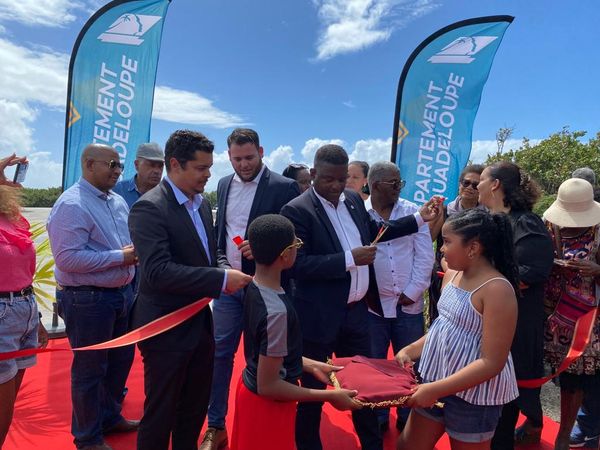 AMÉNAGEMENT DU TERRITOIRE : Le Président Guy LOSBAR inaugure la nouvelle piste de l’aérodrome de La Désirade