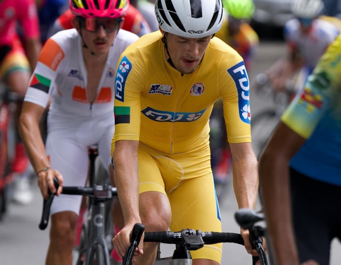100% vélo. Stéfan Bennett vainqueur du tour cycliste de Martinique prépare le tour de Guadeloupe .